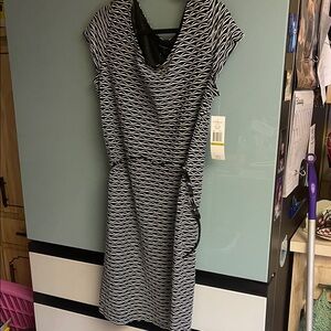 Sharagano Black and White Wave Pattern Dress Women’s Size 14…….#13